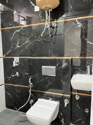 Master Bedroom in 3 BHK Builder Floor at DLF City Gurgaon, Sector 27 – for Rent