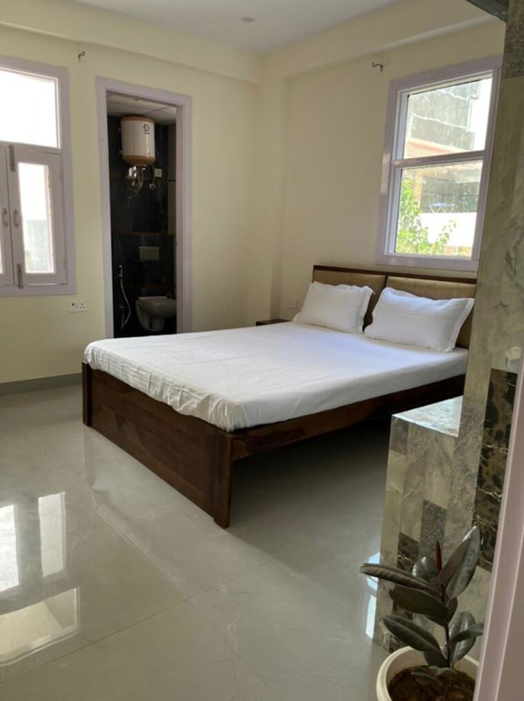 Bedroom, dlf-city-gurgaon 3 Bedroom 2000 Sq.Ft. Builder Floor In Sector 27 Gurgaon 10244616