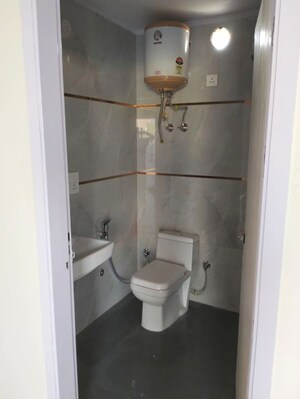 Master Bedroom in 3 BHK Builder Floor at DLF City Gurgaon, Sector 27 – for Rent