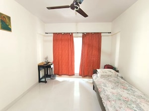 Bedroom in 2 BHK Apartment at Supralina CHS, Chembur – for Rent