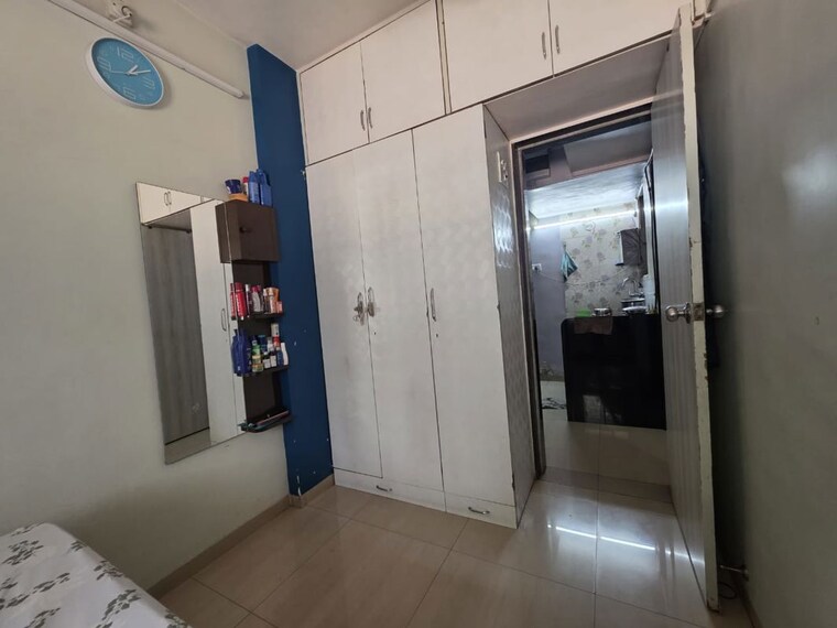 Room, vijay-garden 1 RK 350 Sq.Ft. Apartment In Ghodbunder Road Thane 10244610