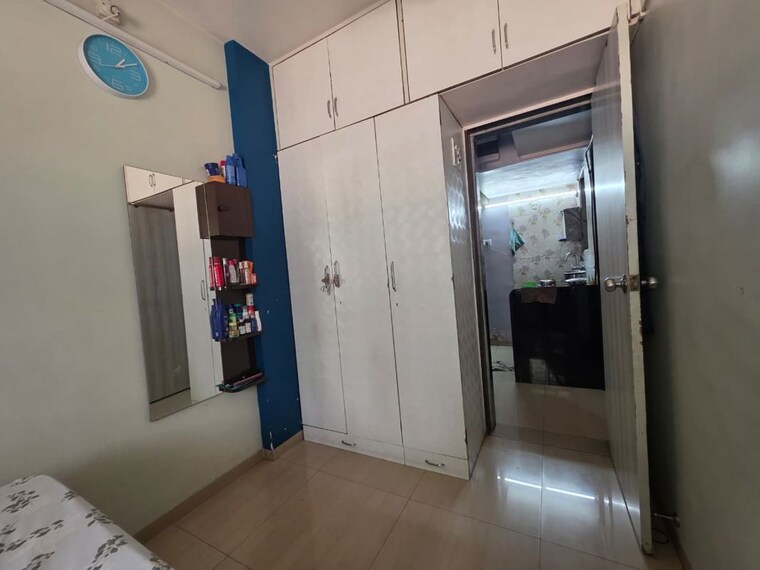 Room, vijay-garden 1 RK 350 Sq.Ft. Apartment In Ghodbunder Road Thane 10244610