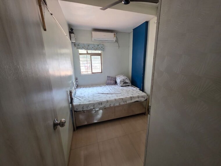 Room, vijay-garden 1 RK 350 Sq.Ft. Apartment In Ghodbunder Road Thane 10244610