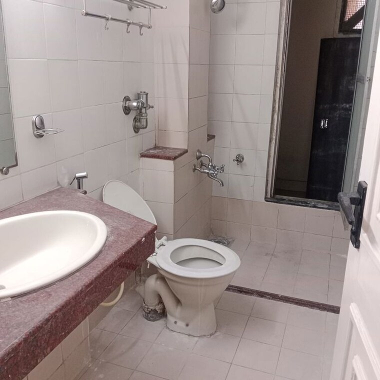Bathroom, hiranandani-gardens-eternia 3 Bedroom 1650 Sq.Ft. Apartment In Powai Mumbai 10244649
