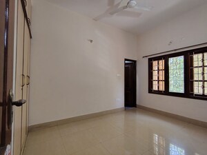 Room in 3 BHK Builder Floor at Hsr Layout – for Rent
