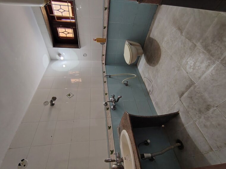 Bathroom, hsr layout 3 Bedroom 1600 Sq.Ft. Builder Floor In Hsr Layout Bangalore 10244666