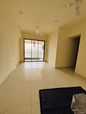 Room in 3 BHK Apartment at Prestige Siesta, Mulund West – for Rent