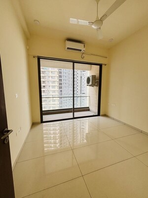 Room in 3 BHK Apartment at Prestige Siesta, Mulund West – for Rent