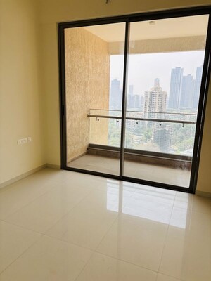 Room in 2 BHK Apartment at Prestige Siesta, Mulund West – for Rent