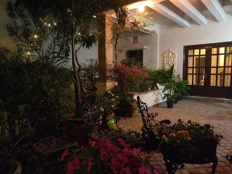 Garden, vasant kunj 5 Bedroom 3000 Sq.Ft. Villa In Vasant Kunj Delhi 10244727
