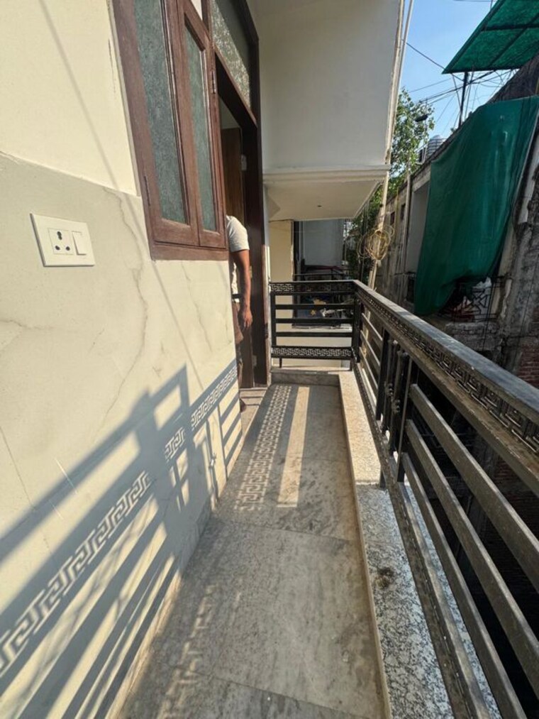 Balcony, malviya nagar 1.5 Bedroom 50 Sq.Yd. Builder Floor In Malviya Nagar Delhi 10244745