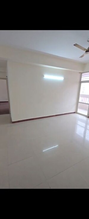 Room in 3 BHK Apartment at Eldeco Green Meadows, Pi Greater Noida – for Sale