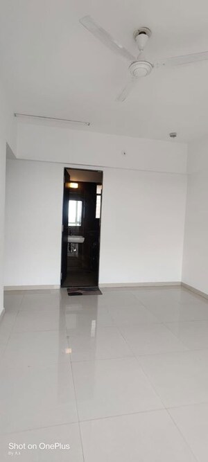 Room in 2 BHK Apartment at Nahar Cayenne, Powai – for Rent