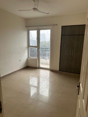 Room in 3 BHK Apartment at Sare Crescent Parc Green Parc II, Sector 92 – for Sale