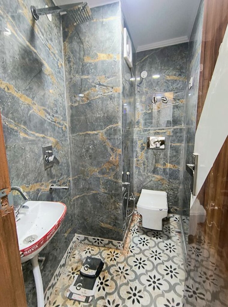 Bathroom, govindpuri 3 Bedroom 900 Sq.Ft. Builder Floor In Govindpuri Delhi 10244850