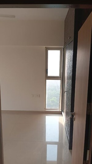 Room in 3 BHK Apartment at Lodha Primo, Parel – for Rent