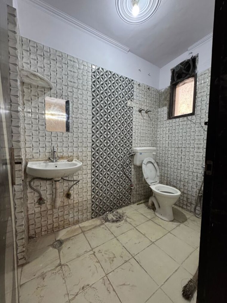Bathroom, chattarpur 2 Bedroom 1000 Sq.Ft. Builder Floor In Chattarpur Delhi 10244866