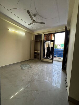 Room in 2 BHK Builder Floor at Chattarpur – for Rent