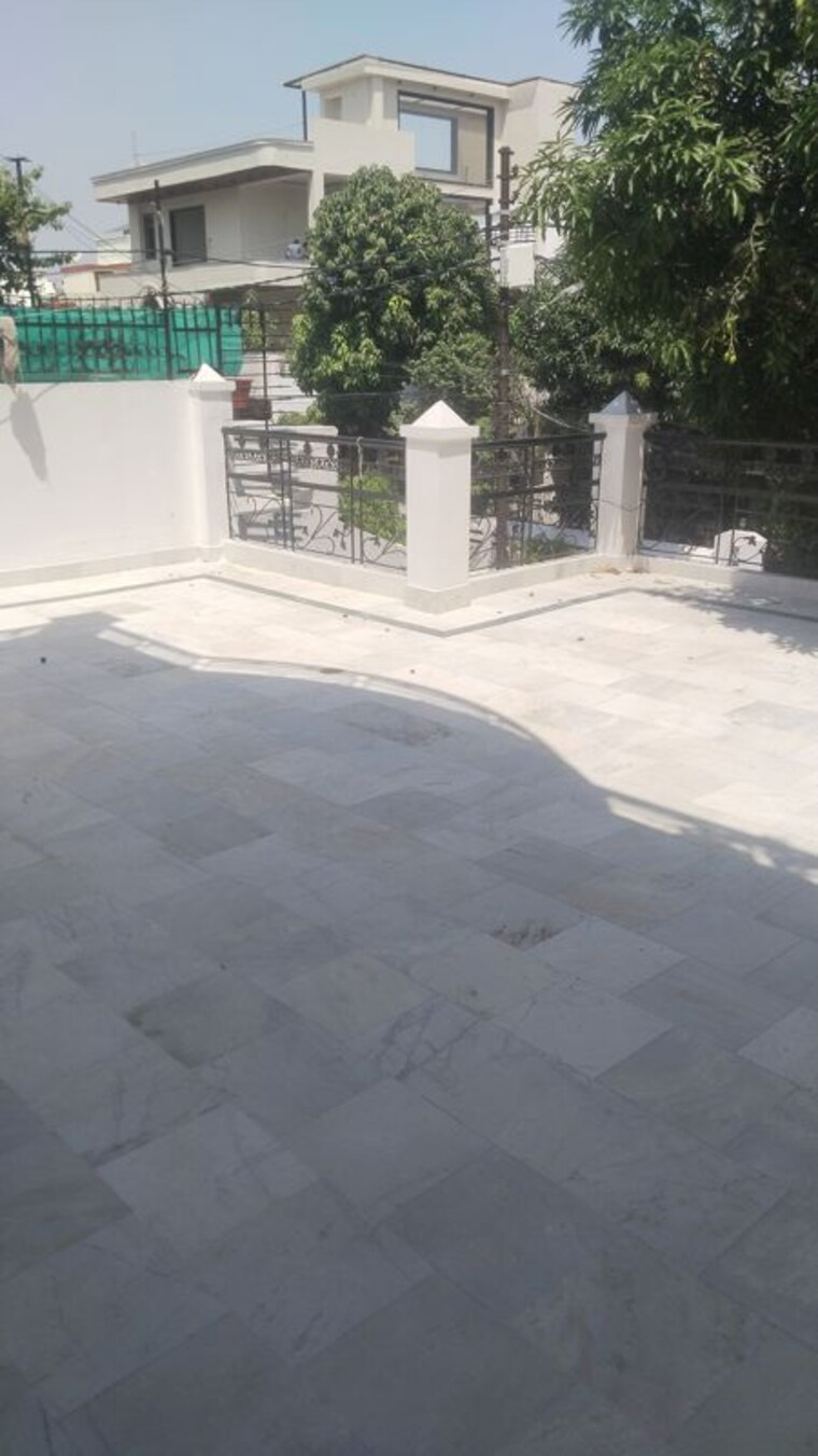 Terrace, gomti nagar 3 Bedroom 3200 Sq.Ft. Builder Floor In Gomti Nagar Lucknow 10244883