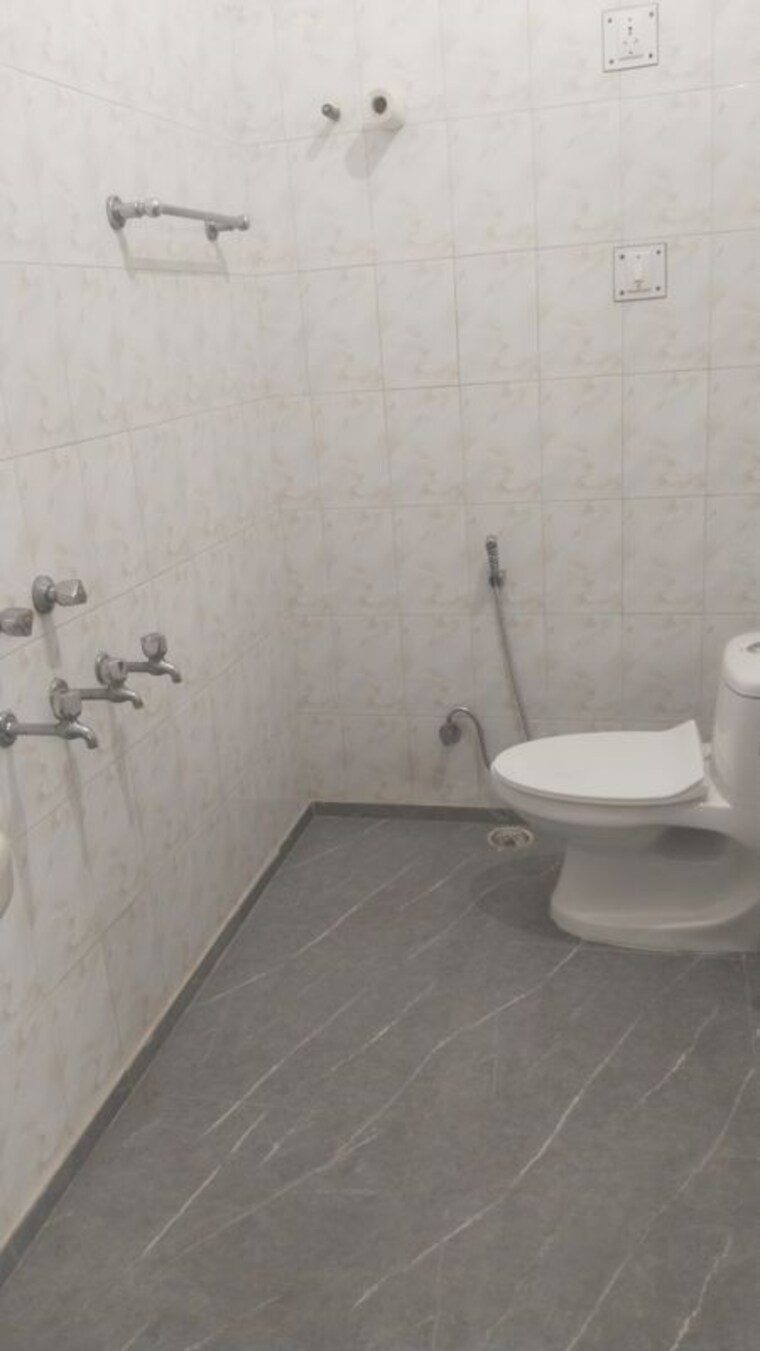 Bathroom, gomti nagar 3 Bedroom 3200 Sq.Ft. Builder Floor In Gomti Nagar Lucknow 10244883