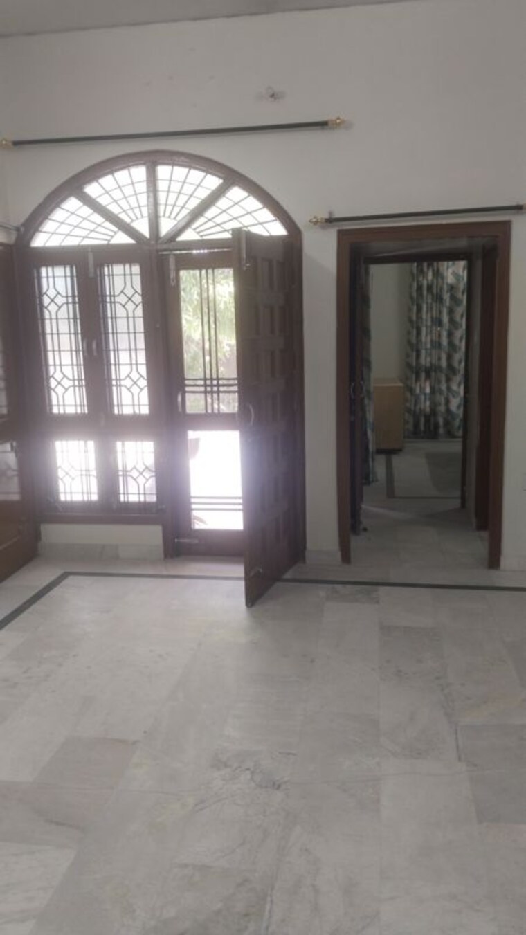 Room, gomti nagar 3 Bedroom 3200 Sq.Ft. Builder Floor In Gomti Nagar Lucknow 10244883