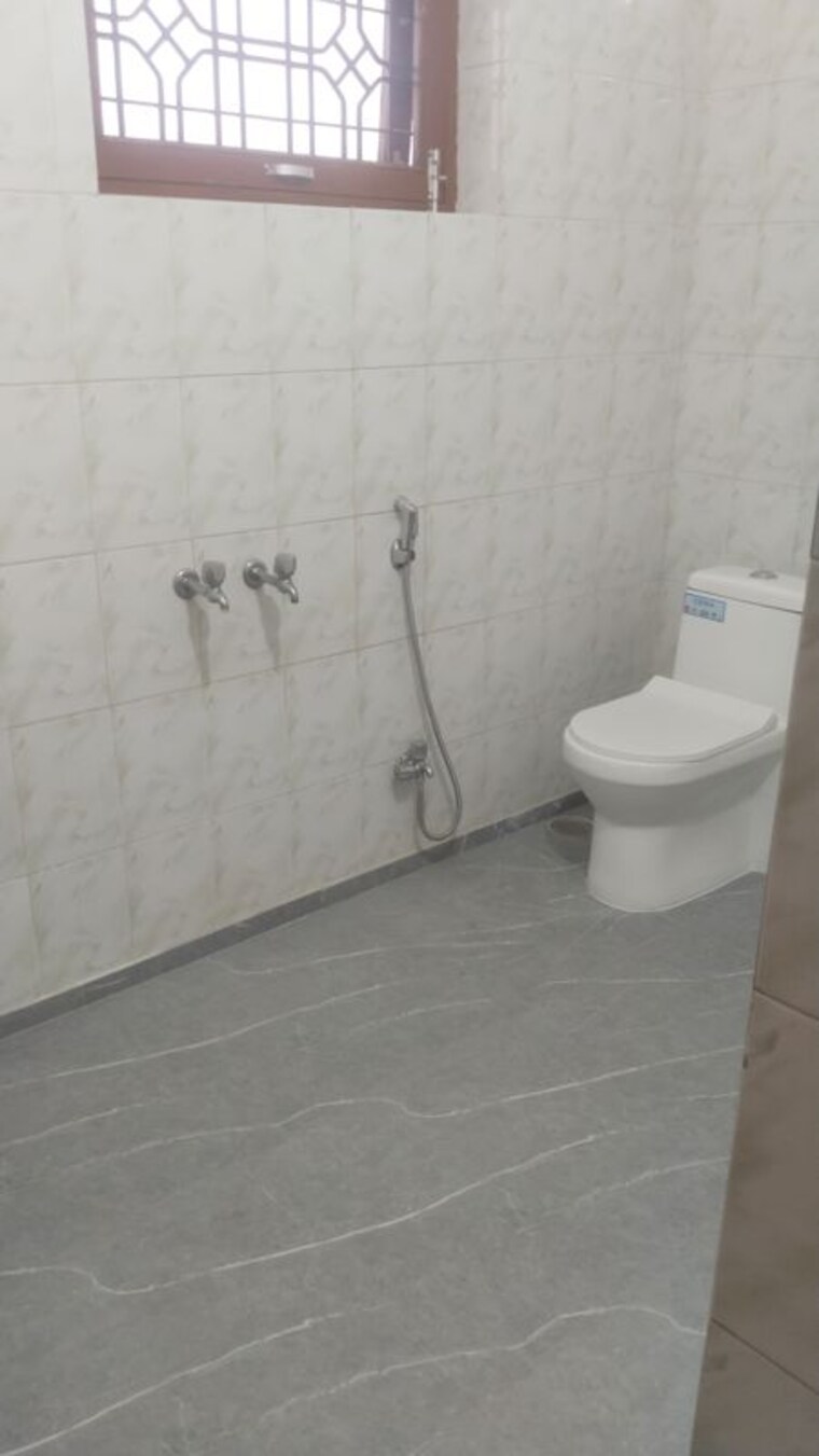Bathroom, gomti nagar 3 Bedroom 3200 Sq.Ft. Builder Floor In Gomti Nagar Lucknow 10244883