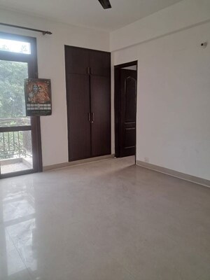 Room in 3 BHK Apartment at Emaar Palm Gardens, Sector 83 – for Sale