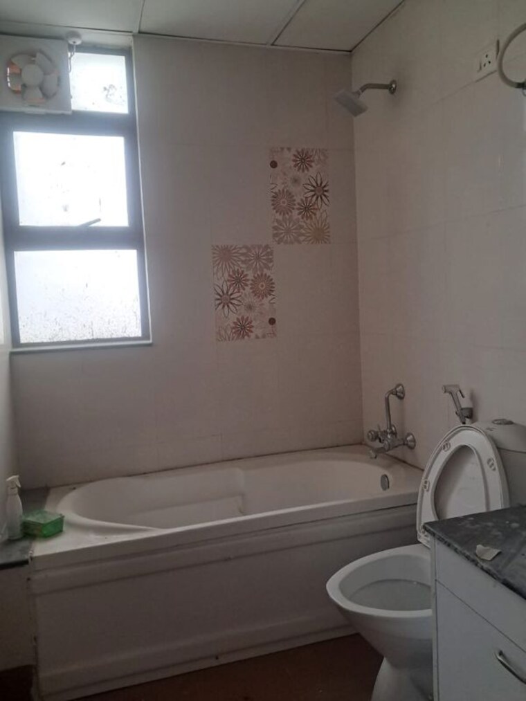 Bathroom, emaar-palm-gardens 3 Bedroom 1900 Sq.Ft. Apartment In Sector 83 Gurgaon 10244880