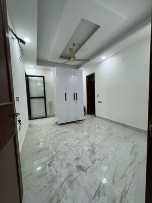 Room in 2 BHK Apartment at Chattarpur – for Rent