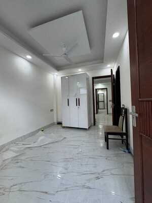 Room in 2 BHK Apartment at Chattarpur – for Rent