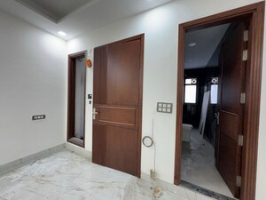 Room in 2 BHK Apartment at Chattarpur – for Rent