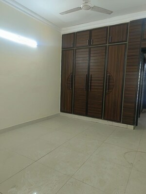 Room in 3 BHK Builder Floor at S S Southend, Sector 49 – for Rent