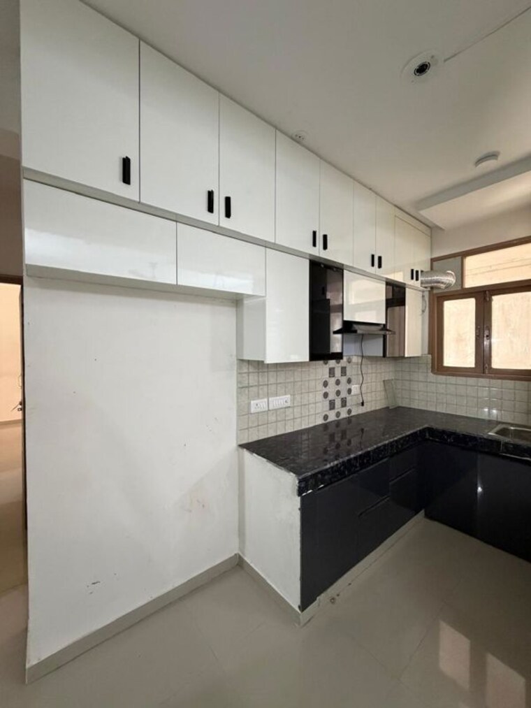 Kitchen, pareena-om-apartments 2 Bedroom 565 Sq.Ft. Apartment In Sector 112 Gurgaon 10244885