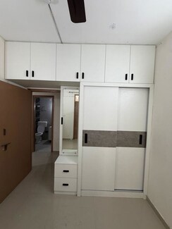 2 BHK Apartment For Rent in Pareena Om Apartments