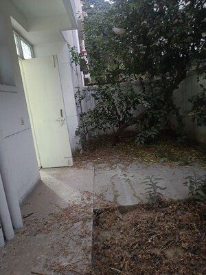 Balcony in 3 BHK Builder Floor at Unitech South City II, Sector 50 – for Sale