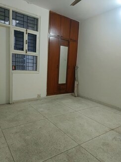 3 BHK + Servant Room Builder Floor For Sale in Unitech South City II