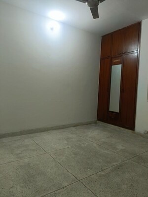 Room in 3 BHK Builder Floor at Unitech South City II, Sector 50 – for Sale