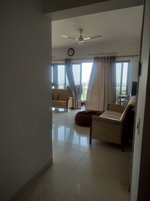 Room in 3 BHK Apartment at Amanora Adreno Towers, Hadapsar – for Rent