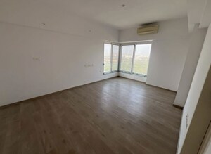 Room in 3 BHK Apartment at Kanakia Paris, Bandra East – for Rent