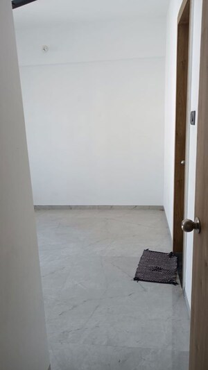 Room in 2 BHK Apartment at Unique Youtopia, Kharadi – for Rent