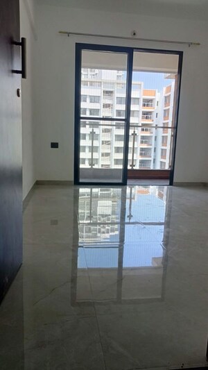 Room in 2 BHK Apartment at Unique Youtopia, Kharadi – for Rent