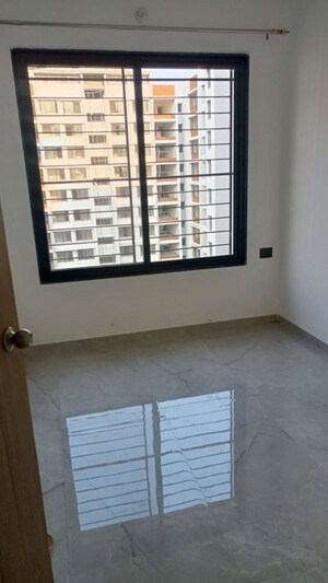 Room in 2 BHK Apartment at Unique Youtopia, Kharadi – for Rent