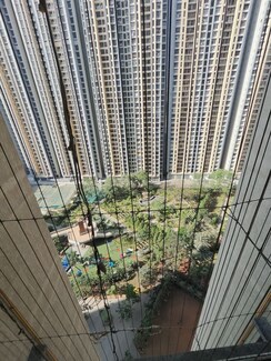 2 BHK Apartment For Rent in Raymond Ten X Habitat