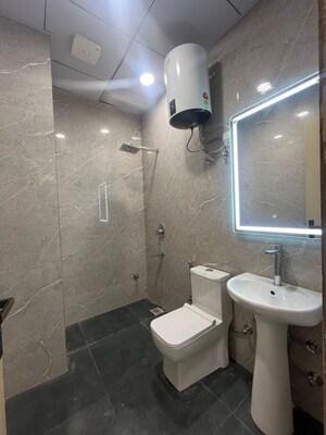 Bathroom in 2 BHK Builder Floor at Agrim Apartment, Sector 43 – for Rent