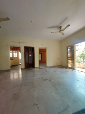 Room in 3 BHK Apartment at Srinivasam Residency, Btm Layout – for Rent