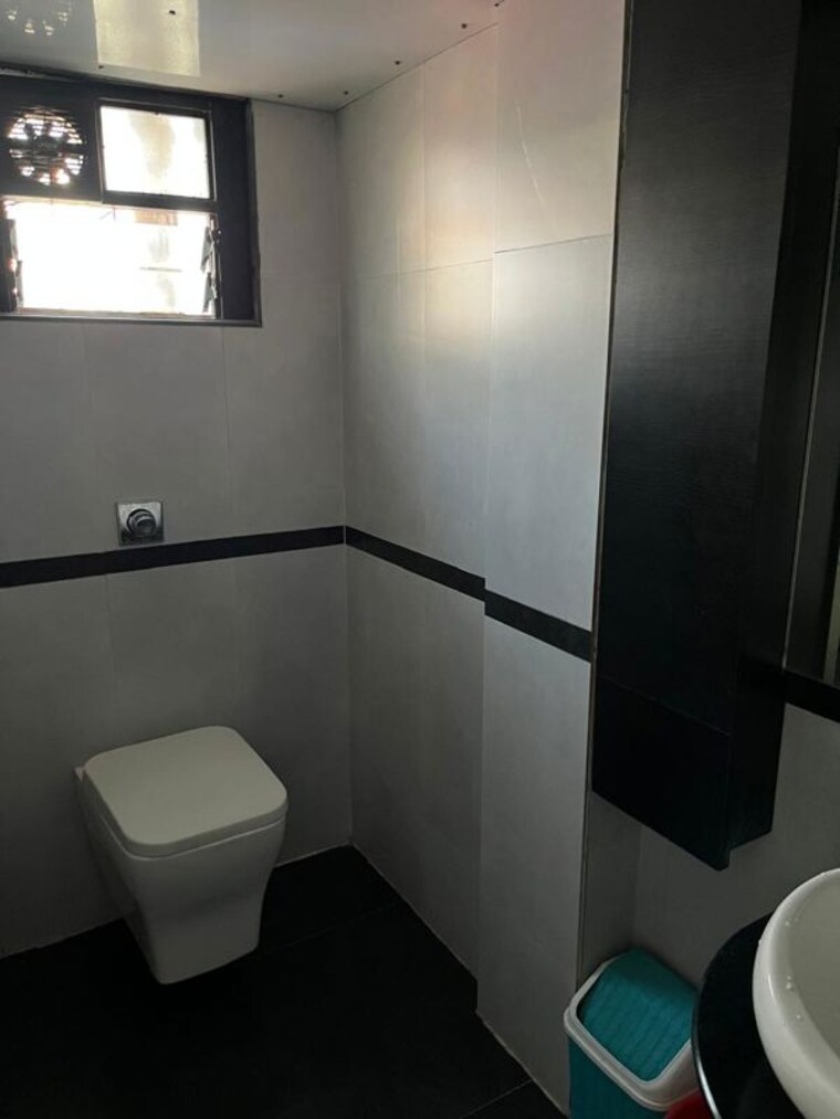 Bathroom, shree-mahavir-darshan 2 Bedroom 900 Sq.Ft. Apartment In Lower Parel Mumbai 10245030