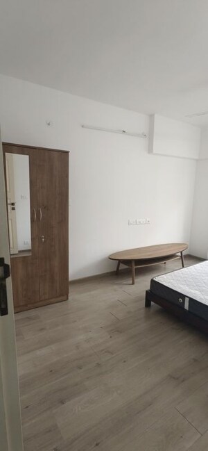 Room in 3 BHK Apartment at Kanakia 351 Icon, Andheri East – for Rent