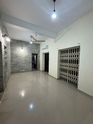 Room in 3 BHK Apartment at Tardeo – for Rent
