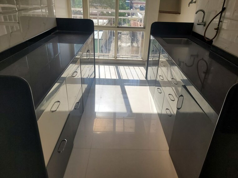 Kitchen, ravetkar-sukhniwas 2.5 Bedroom 1300 Sq.Ft. Apartment In Senapati Bapat Road Pune 10245041