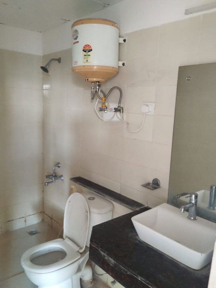 Bathroom, vatika-gurgaon-21 3 Bedroom 1735 Sq.Ft. Apartment In Sector 83 Gurgaon 10245066